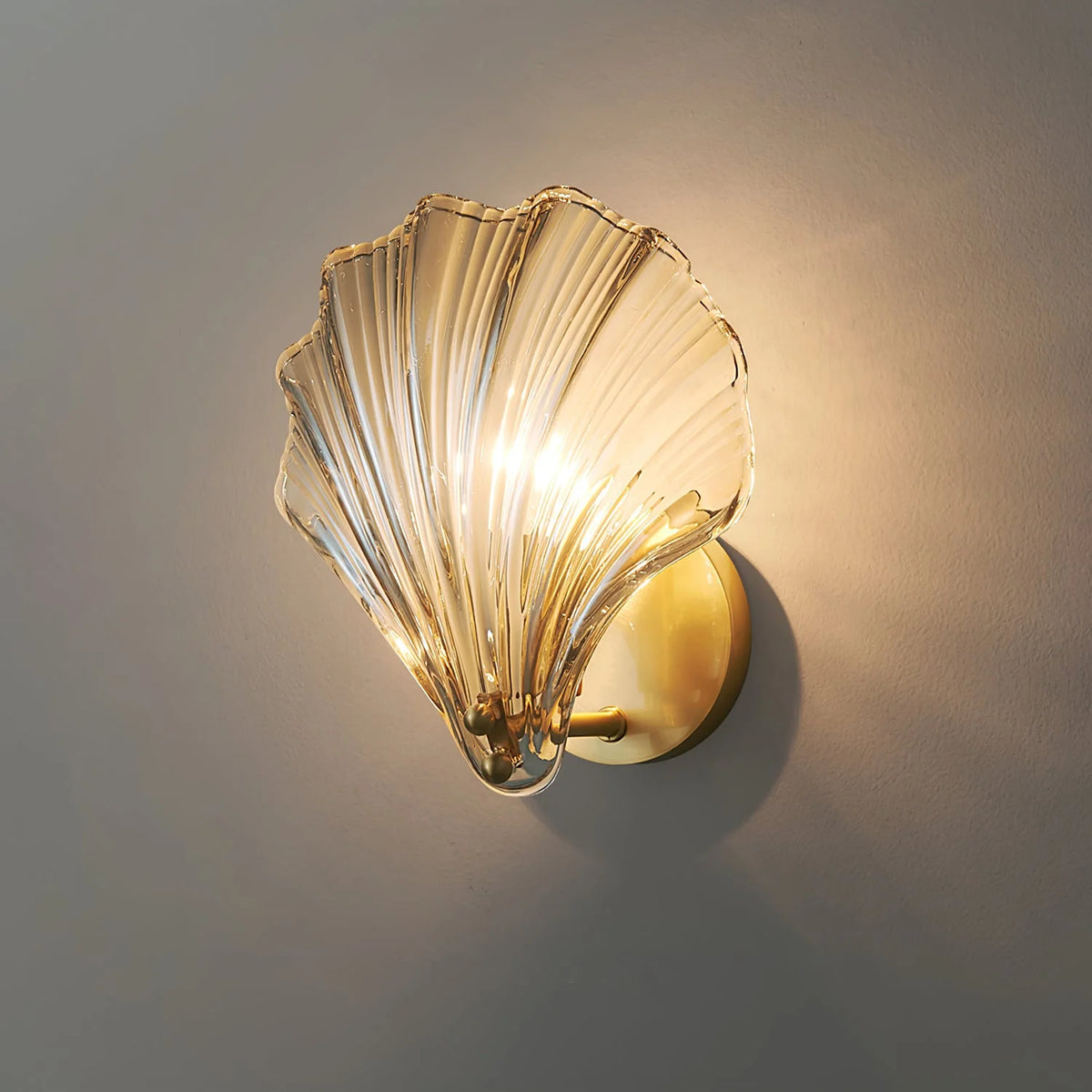 Elegant Wall Light Brass Shell Design LED Indoor 10